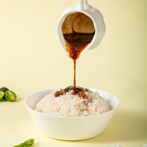 Arroz konjac instantáneo con salsa teriyaki de semillas de sésamo