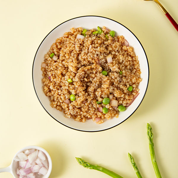 Arroz konjac instantáneo con salsa teriyaki de semillas de sésamo